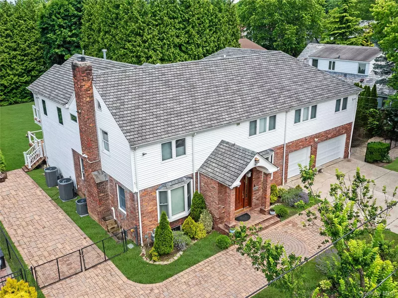 43 Oxford BLVD, Great Neck, NY 11023