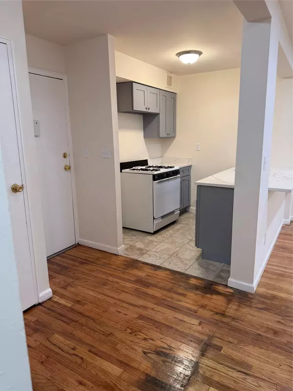 Yonkers, NY 10701,119 Glenwood AVE #2E