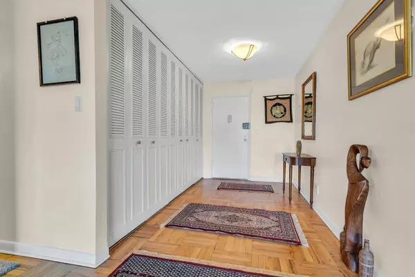 Forest Hills, NY 11375,6636 Yellowstone BLVD ##6E
