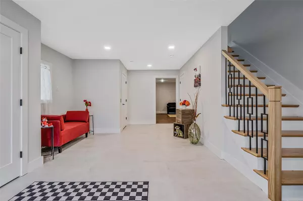 Oceanside, NY 11572,243 Mott ST
