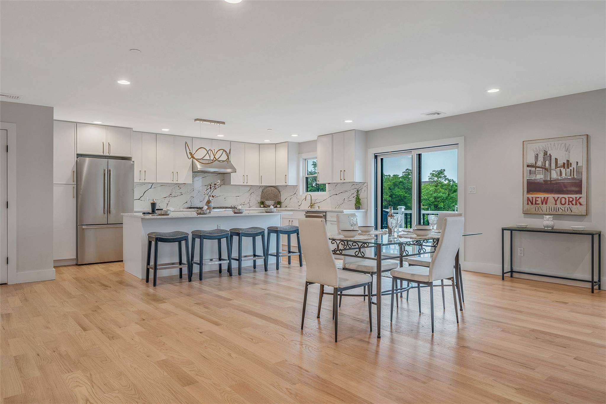 Oceanside, NY 11572,243 Mott ST