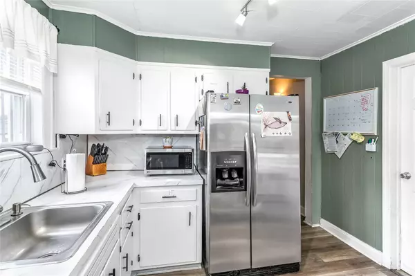 Hollis, NY 11423,190-30 103rd AVE