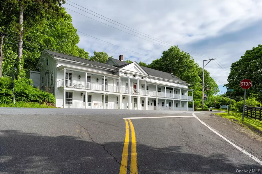 88 Hunns Lake RD, Stanfordville, NY 12581