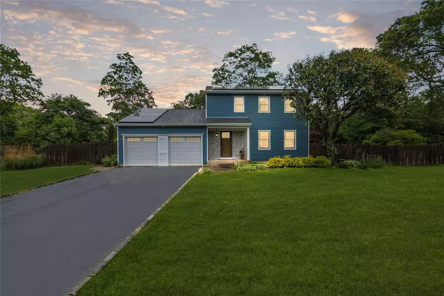 5 Cedar Heights DR, Ridge, NY 11961