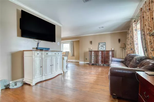 Staten Island, NY 10306,102 Barbara ST