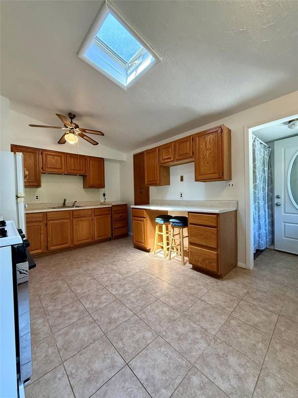 Valley Cottage, NY 10989,123 Helene RD