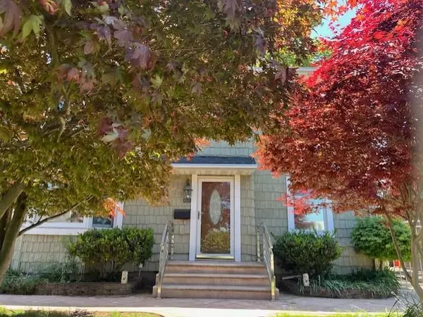 111 Raff AVE, Mineola, NY 11501
