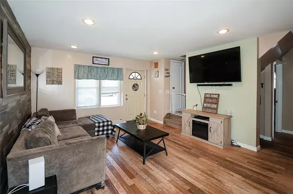 Westbury, NY 11590,820 Mirabelle AVE
