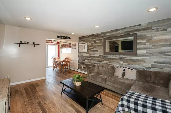 Westbury, NY 11590,820 Mirabelle AVE