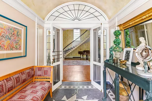 Locust Valley, NY 11560,52 Piping Rock RD