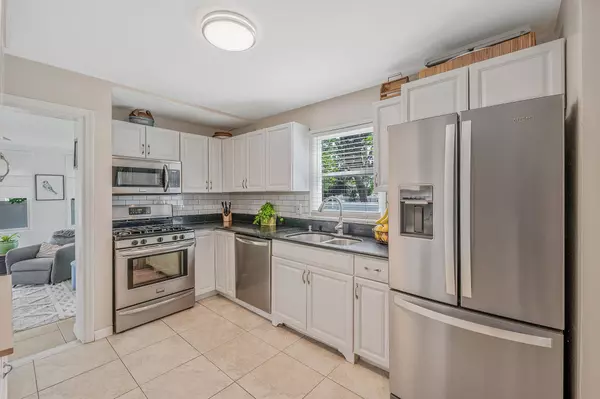 West Babylon, NY 11704,56 15th ST