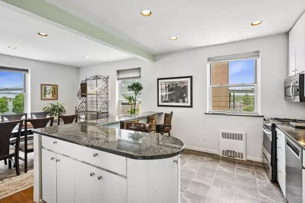 Beechhurst, NY 11357,162-41 Powells Cove BLVD #4G