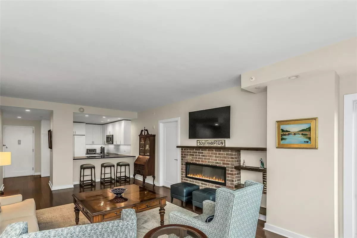Port Washington, NY 11050,433 Main ST #203