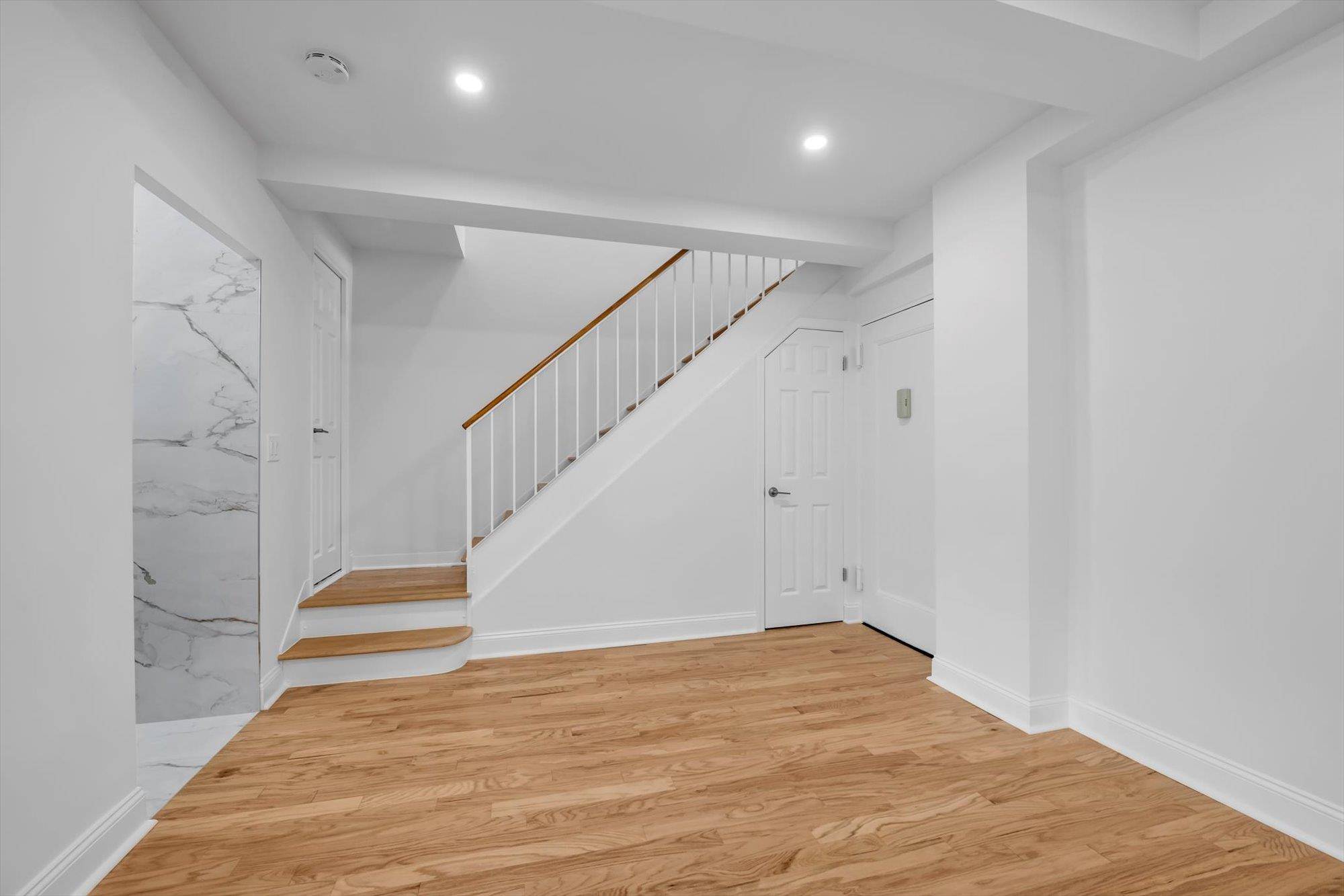Rego Park, NY 11374,99-52 66th RD #3G