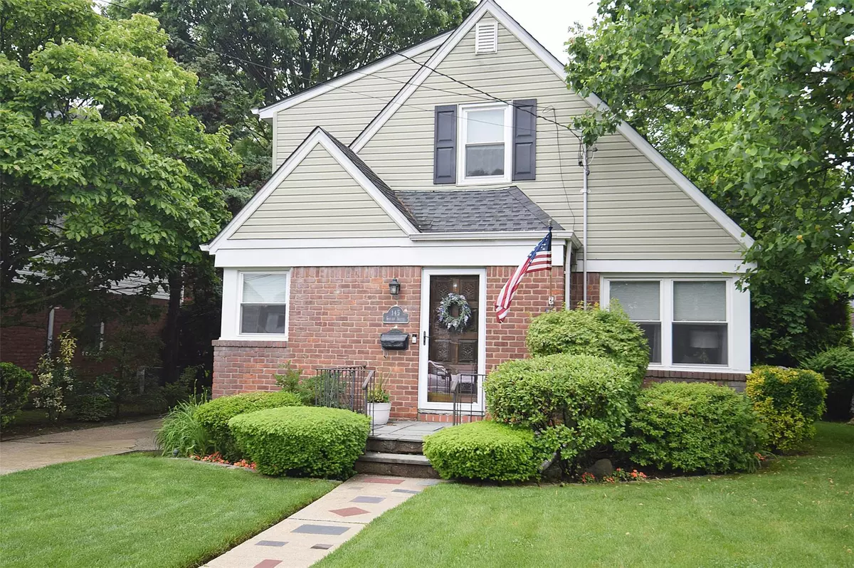 New Hyde Park, NY 11040,145 Gerard AVE