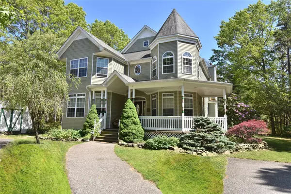 183 Middle Island rd. RD,  Medford,  NY 11763