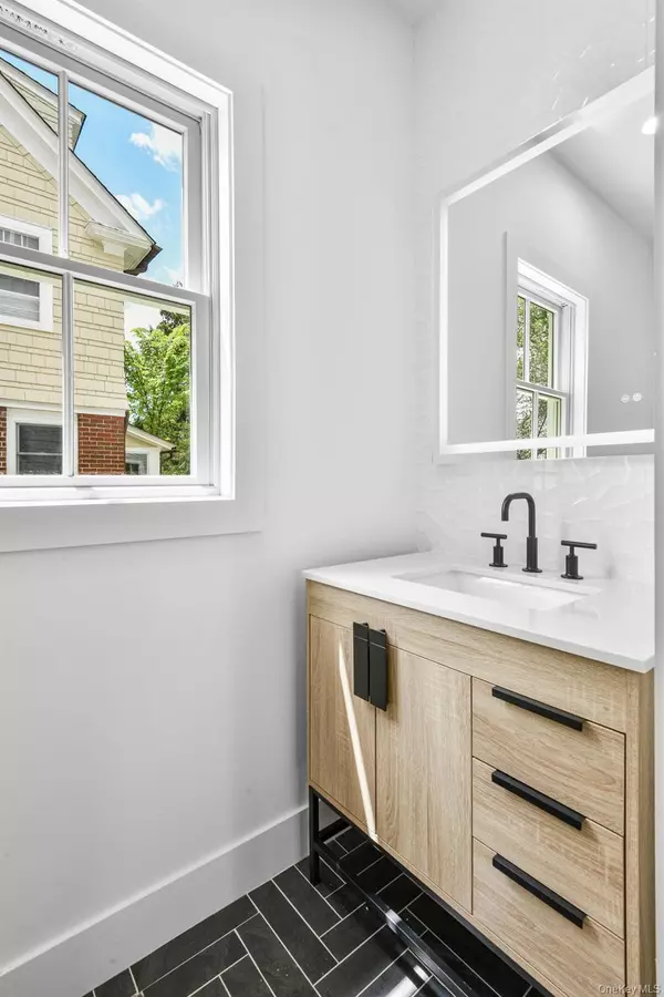 Scarsdale, NY 10583,247 Nelson RD