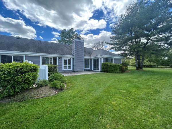295 W Midland Pond CT, Moriches, NY 11955