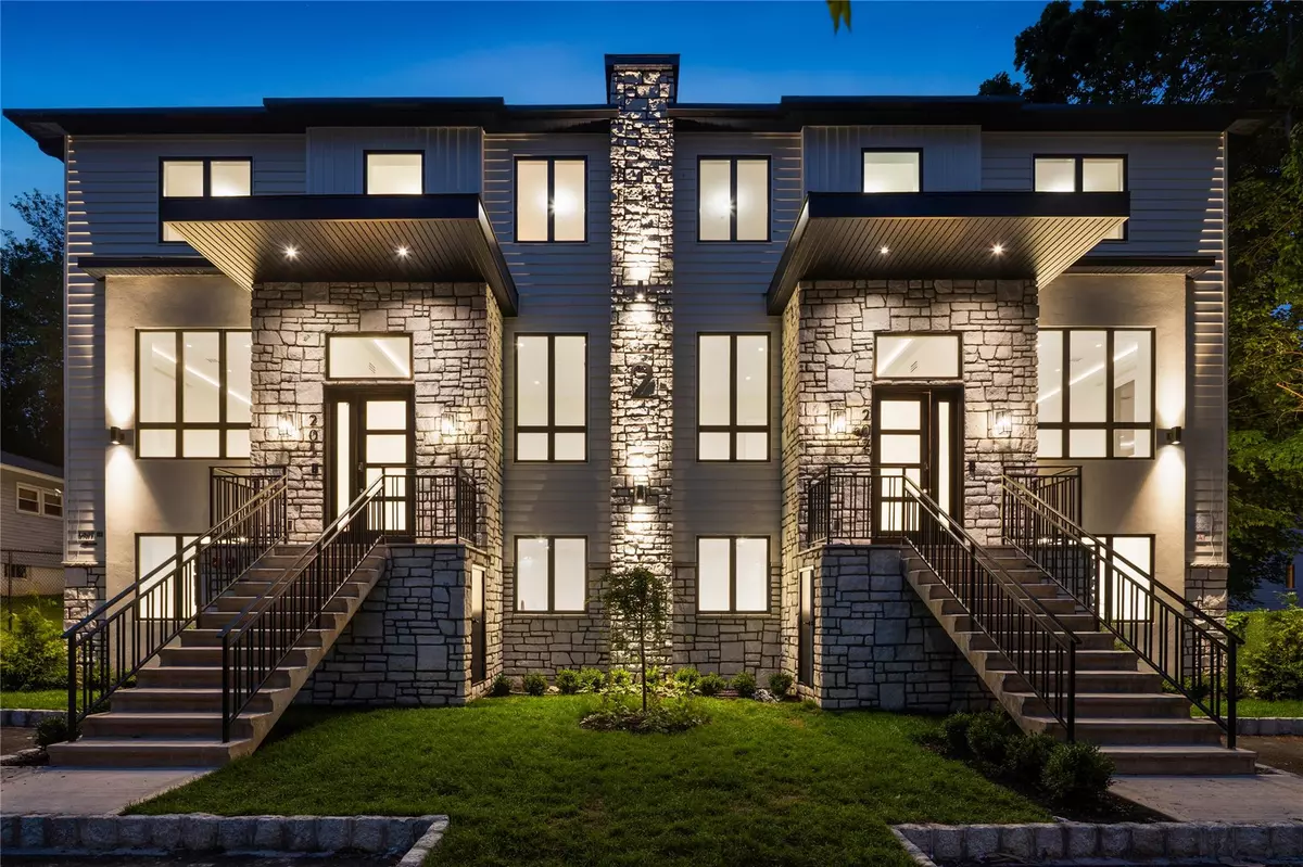 Monsey, NY 10952,2 Miele RD #202