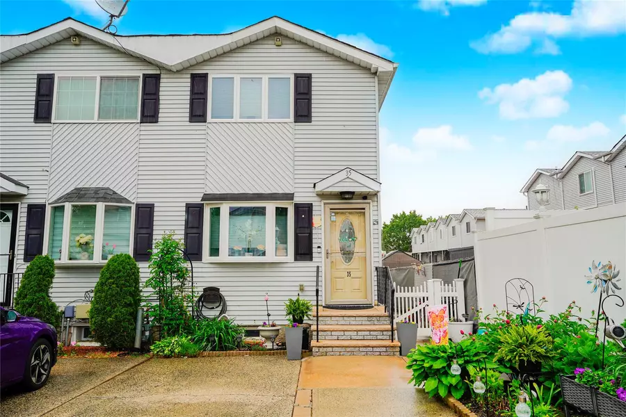 35 Futurity PL, Staten Island, NY 10312