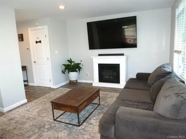 Patchogue, NY 11772,66 Evergreen AVE