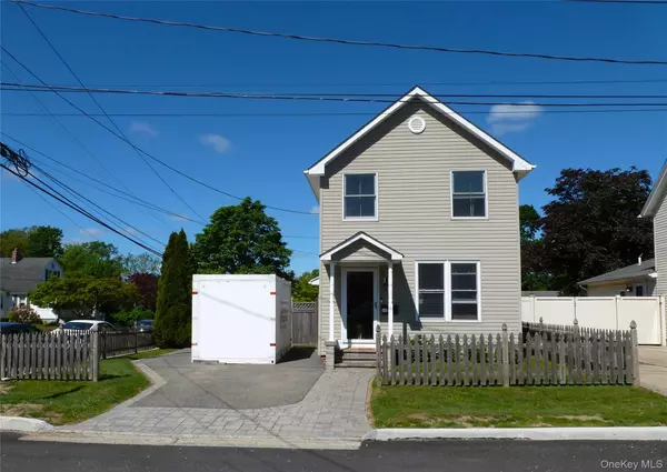 66 Evergreen AVE, Patchogue, NY 11772