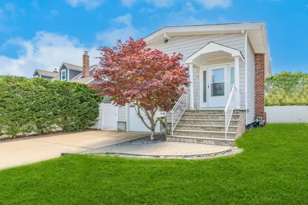 Lindenhurst, NY 11757,15 W. Granada AVE