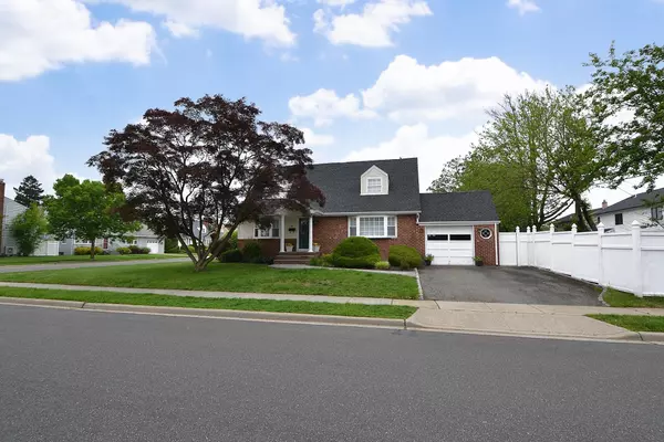 Plainview, NY 11803,85 Manor ST