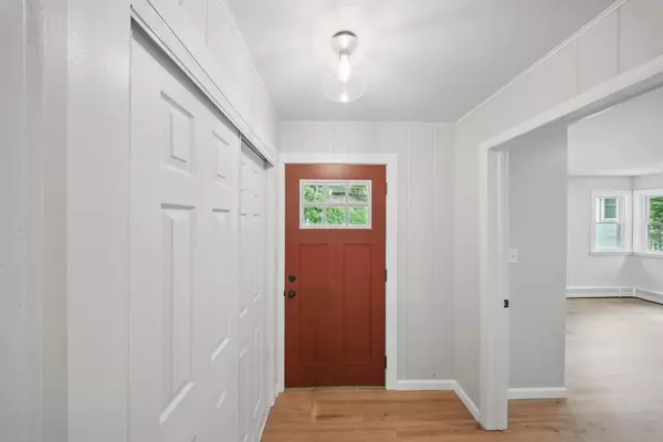 Ellenville, NY 12428,37 Roslyn ST