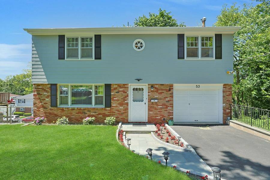53 Prior PL, Yonkers, NY 10710