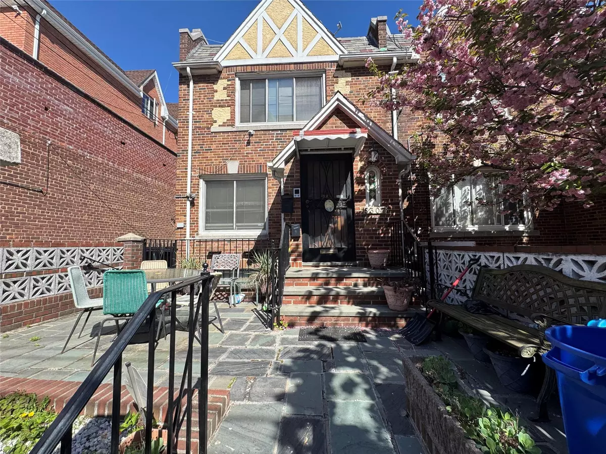Maspeth, NY 11378,5307 65th PL