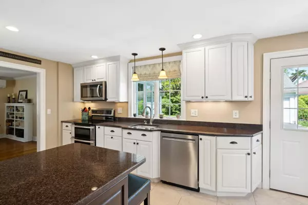 Kingston, NY 12401,242 N Manor AVE