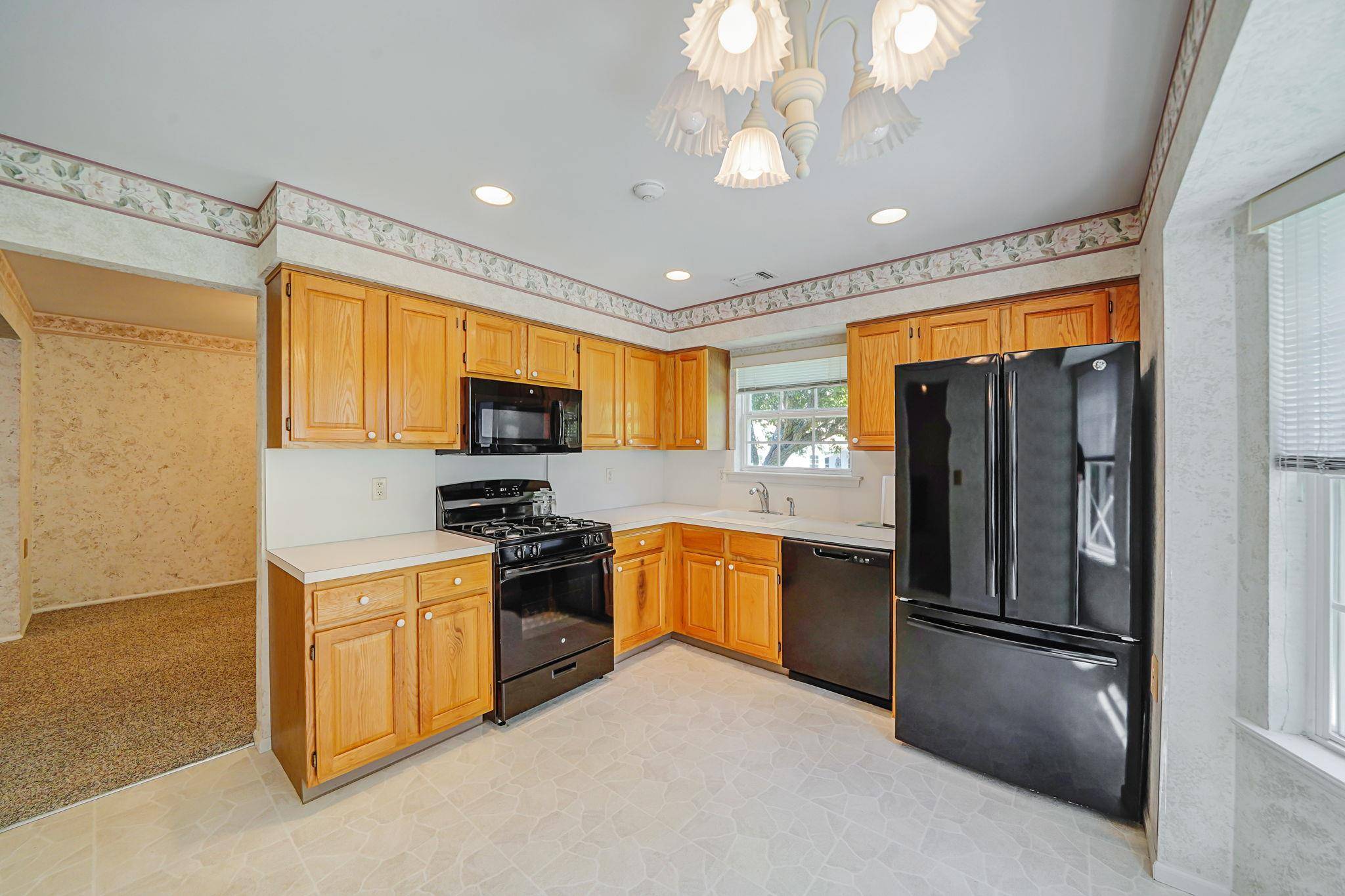 Coram, NY 11727,192 Theodore DR
