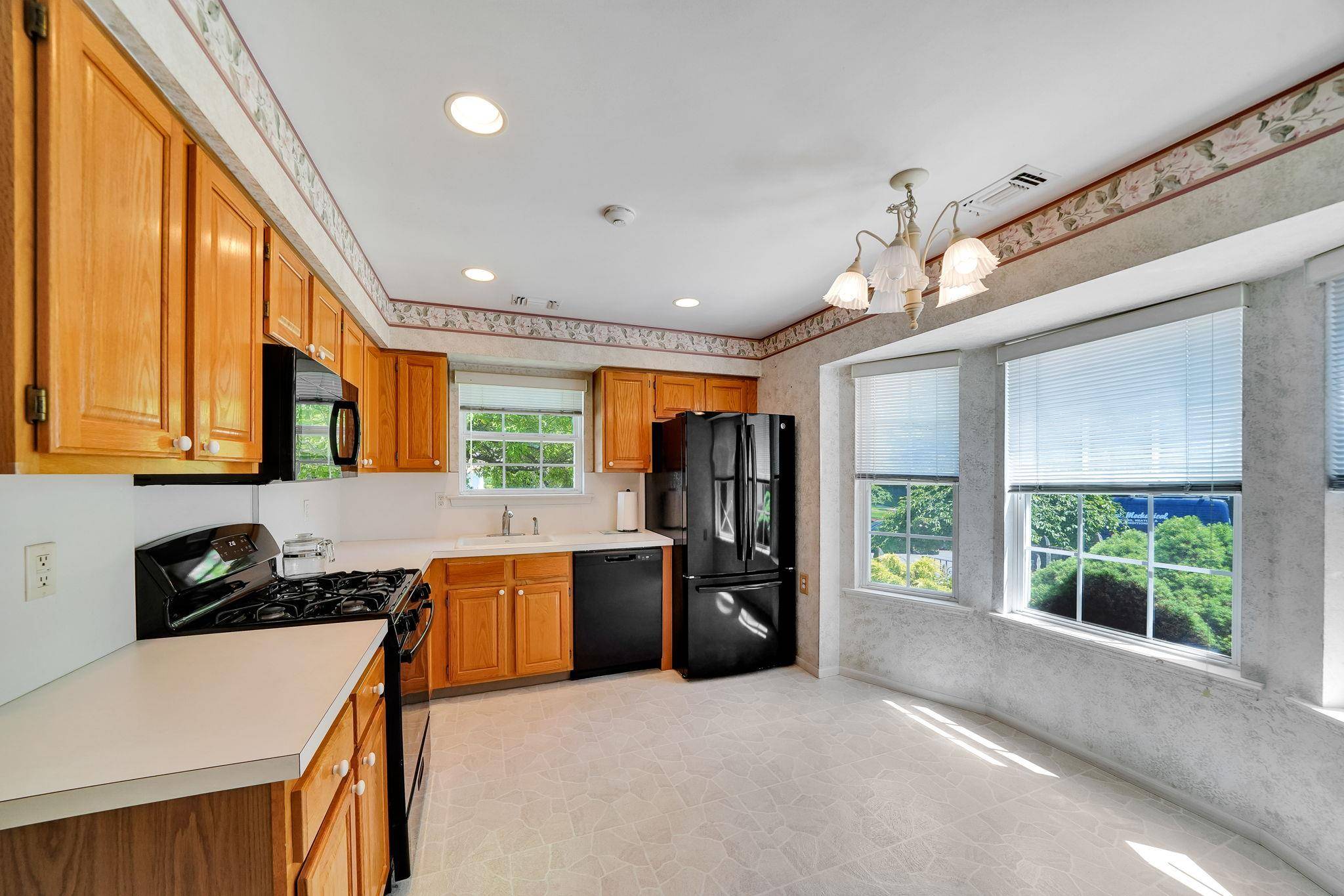 Coram, NY 11727,192 Theodore DR