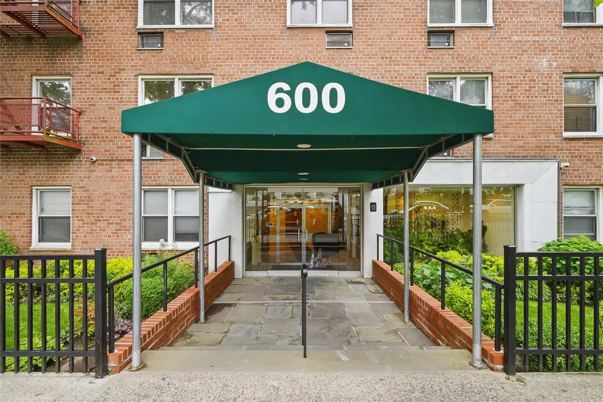 Mount Vernon, NY 10552,600 Locust ST #7C