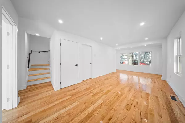 Jamaica, NY 11433,11114 156th ST
