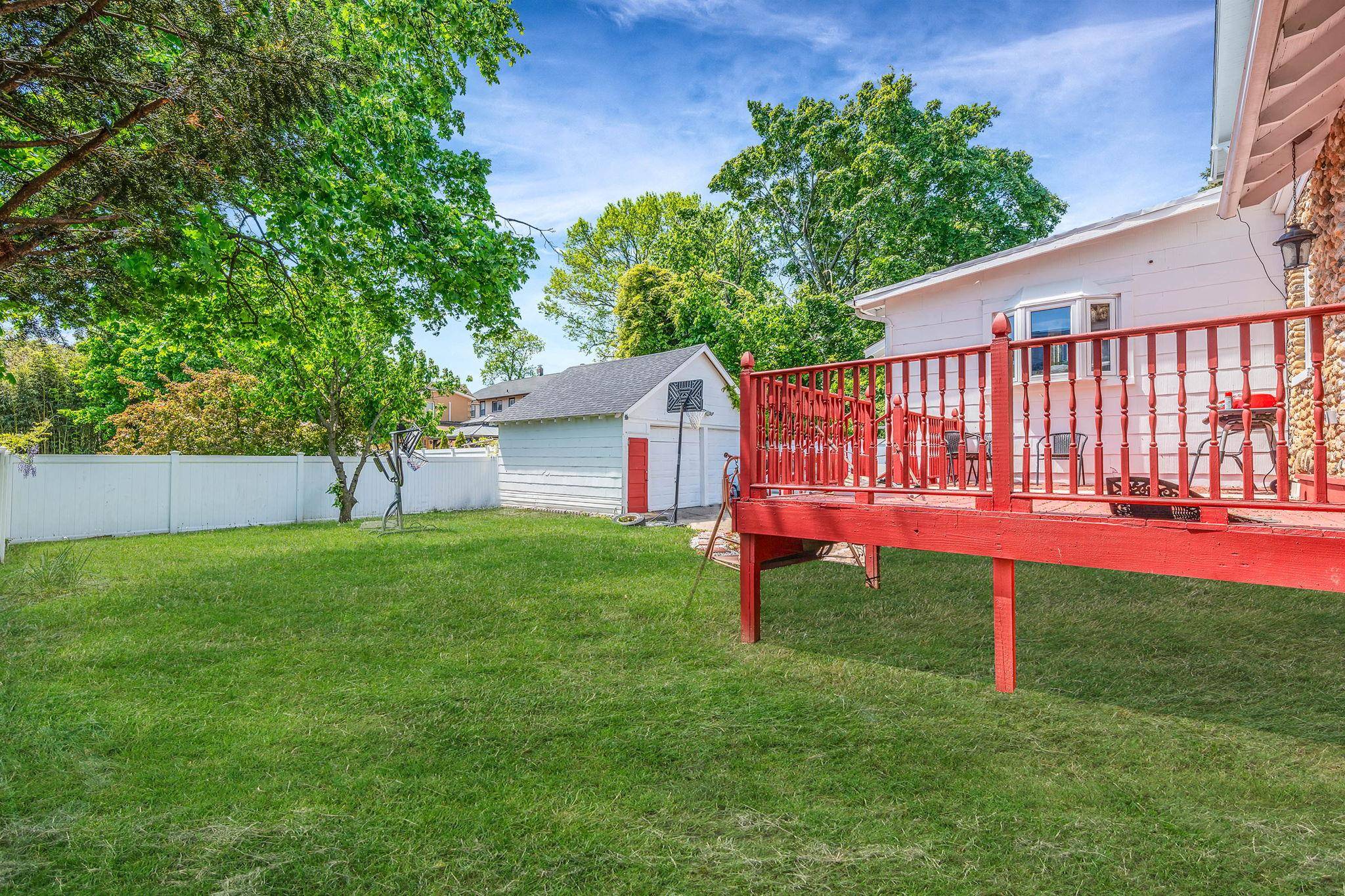 Freeport, NY 11520,11 Whaley ST