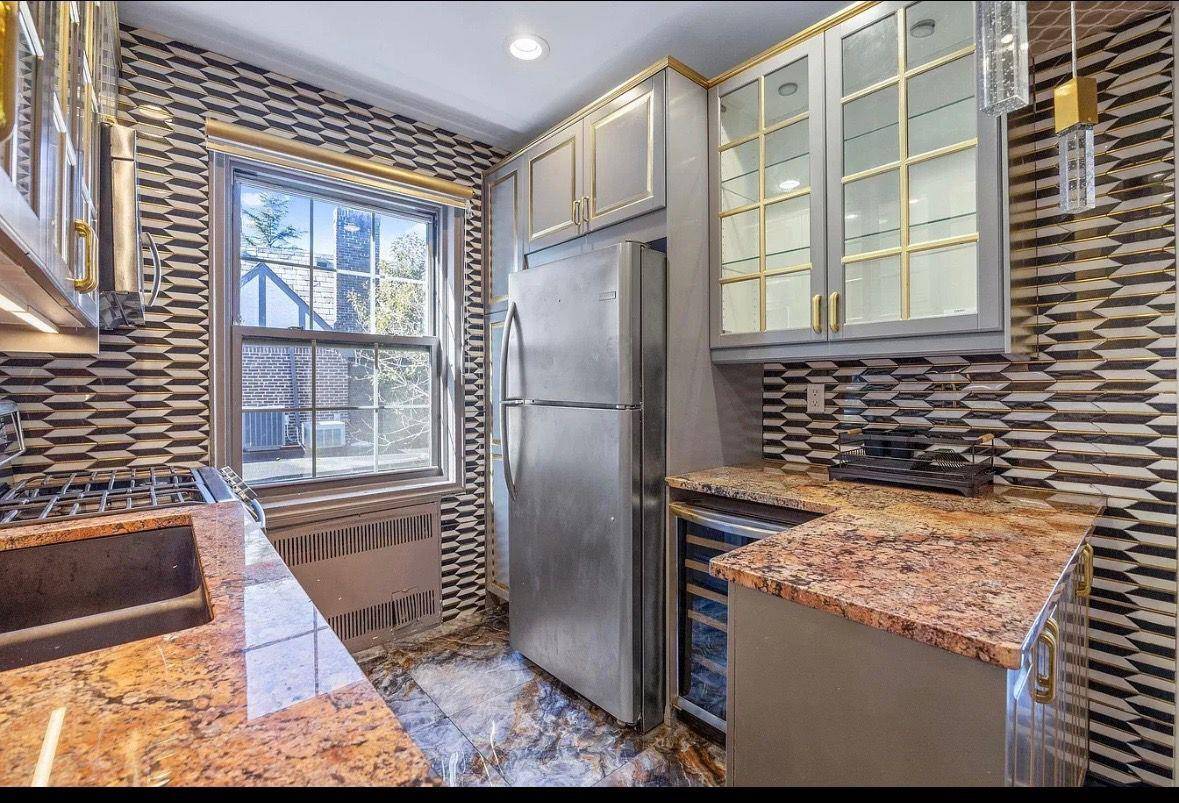Lawrence, NY 11559,255 Central AVE #202-A