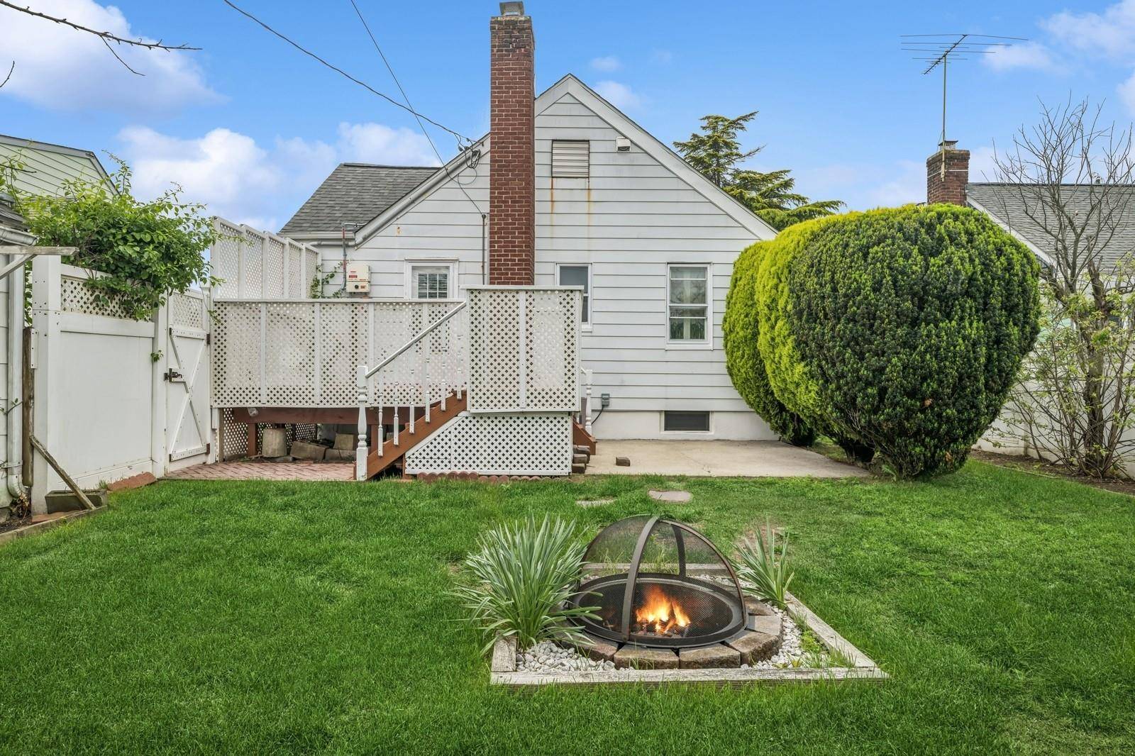 East Rockaway, NY 11518,14 Harwich RD