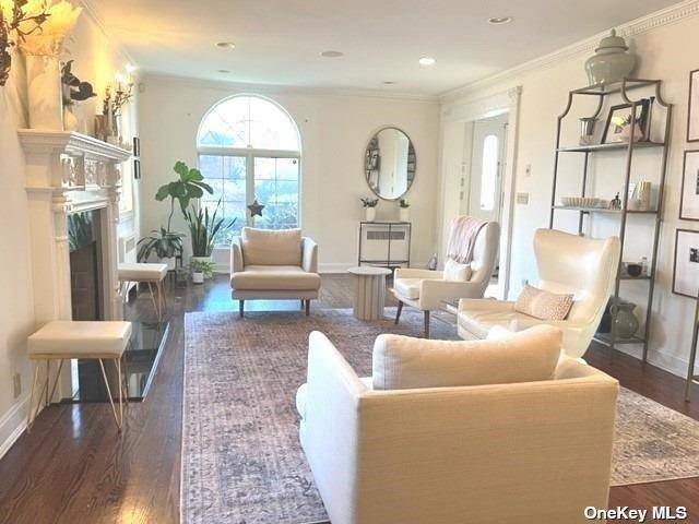 Great Neck, NY 11021,26 Woodland PL