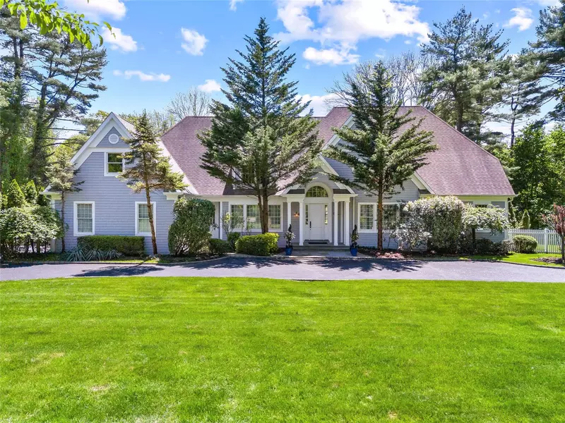 47 Valley RD, Old Westbury, NY 11568