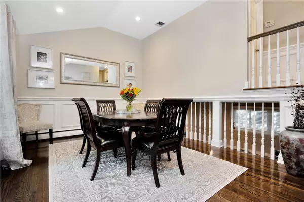 Bay Shore, NY 11706,651 Hyman AVE