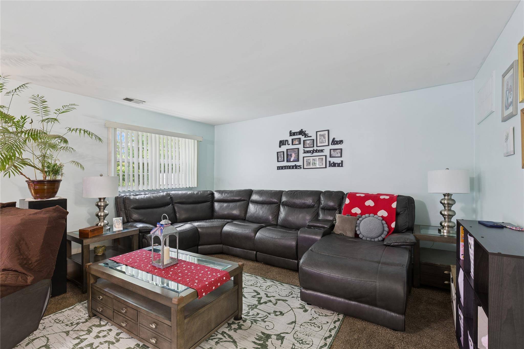 Riverhead, NY 11901,32 Blueberry Common