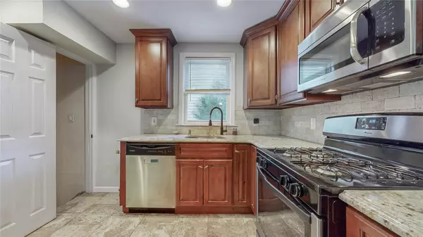 Valley Stream, NY 11580,105 Pilgrim PL
