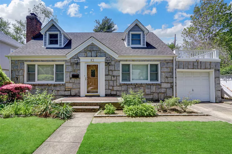 61 Maple DR, New Hyde Park, NY 11040