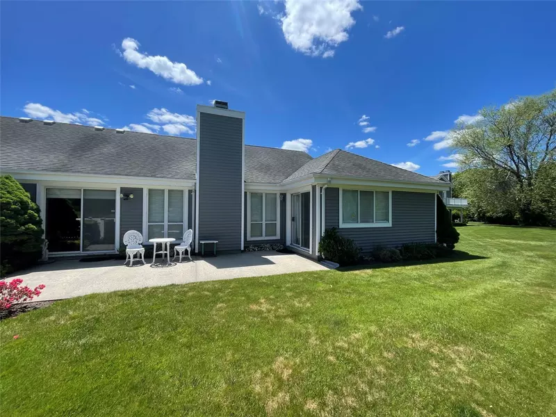 381 Quarry Pond CT, Moriches, NY 11955