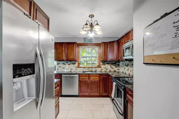 Patchogue, NY 11772,77 N Prospect AVE