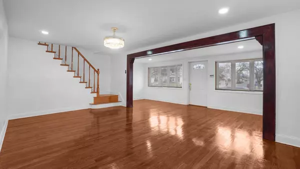 Hollis, NY 11423,103-24 Farmers BLVD