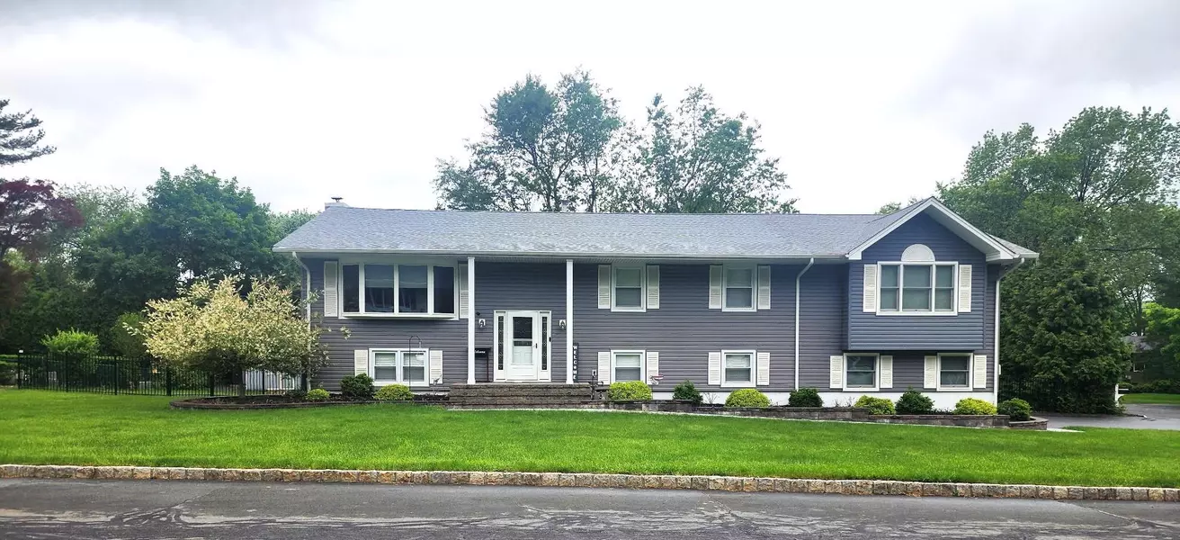 6 Hemlock LN, Thiells, NY 10984
