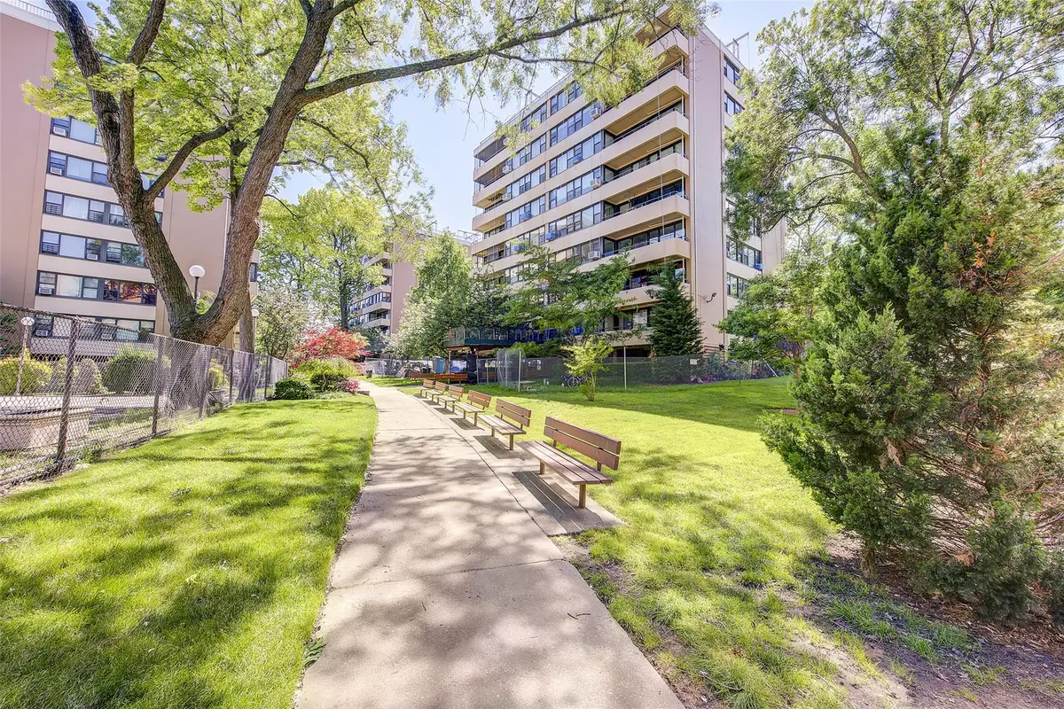 Beechhurst, NY 11357,10-11 162nd ST #7A
